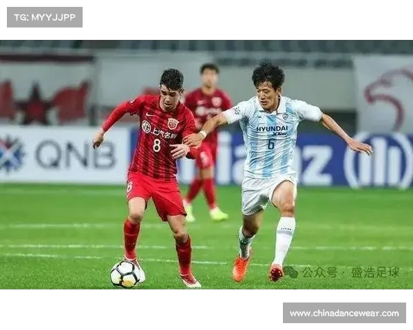 巴西老乡拉菲尼亚与安养中场奥利韦拉互换球衣 展现深厚友谊 巴西老乡拉菲尼亚与安养中场奥利韦拉互换球衣 展现深厚友谊