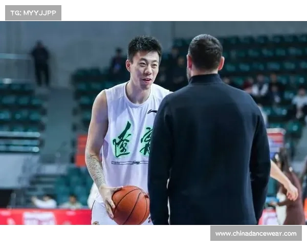 沪媒报道张镇麟与杨鸣分歧加深 曾有换队念头因在辽宁队待得不顺 沪媒报道张镇麟与杨鸣分歧加深 曾有换队念头因在辽宁队待得不顺